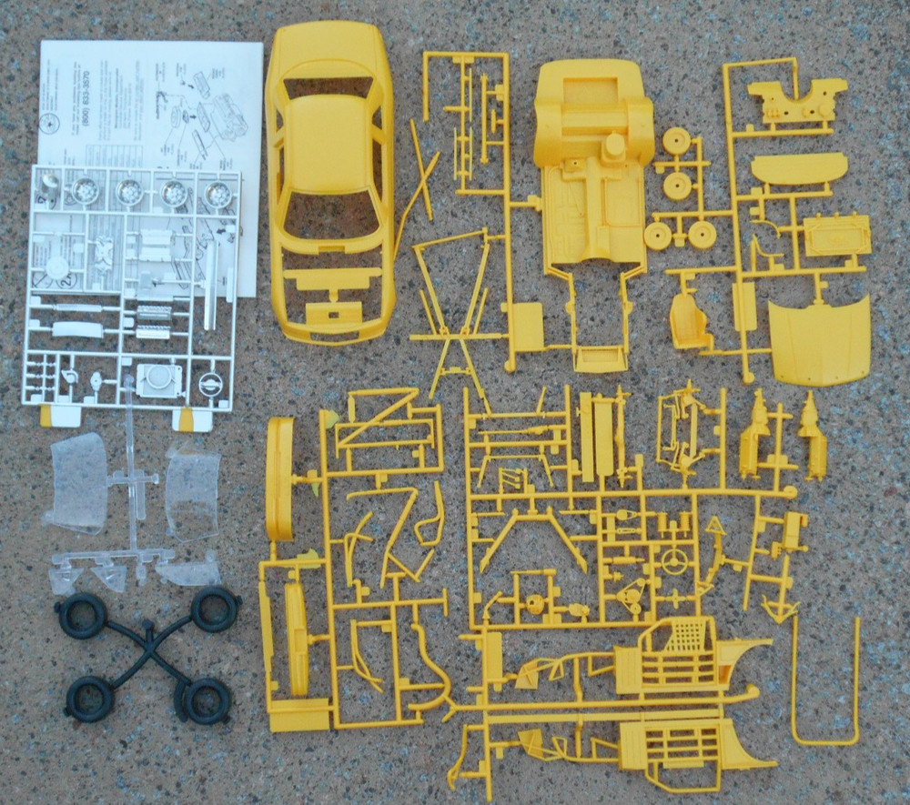 DONOR NASCAR 1989-1992 CHEVROLET LUMINA STOCK CAR KIT – YELLOW – 1/24 Scale