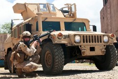 1/35 US Army all-terrain vehicle Hummer Zvezda 3562 Plastic Model kit