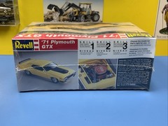 VINTAGE Revell ‘71 Plymouth GTX #7608. Plastic Model Kit NEW