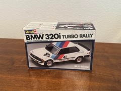 REVELL BMW 320i TURBO RALLY 1/25 Scale MODEL KIT 7213 – UNASSEMBLED