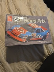 AMT Richard Petty #43 STP Grand Prix 1/25 Scale Model Kit NASCAR 6728