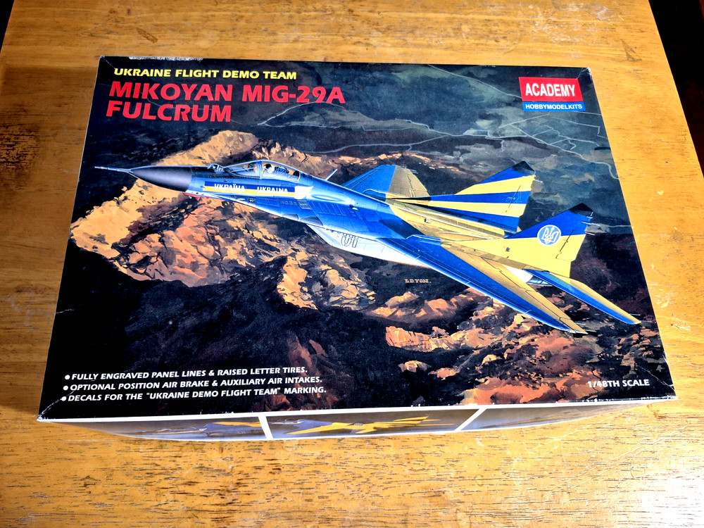 1996 ACADEMY Model MIKOYAN MIG-29 FULCRUM Ukraine Flight Demo Team Kit #2128