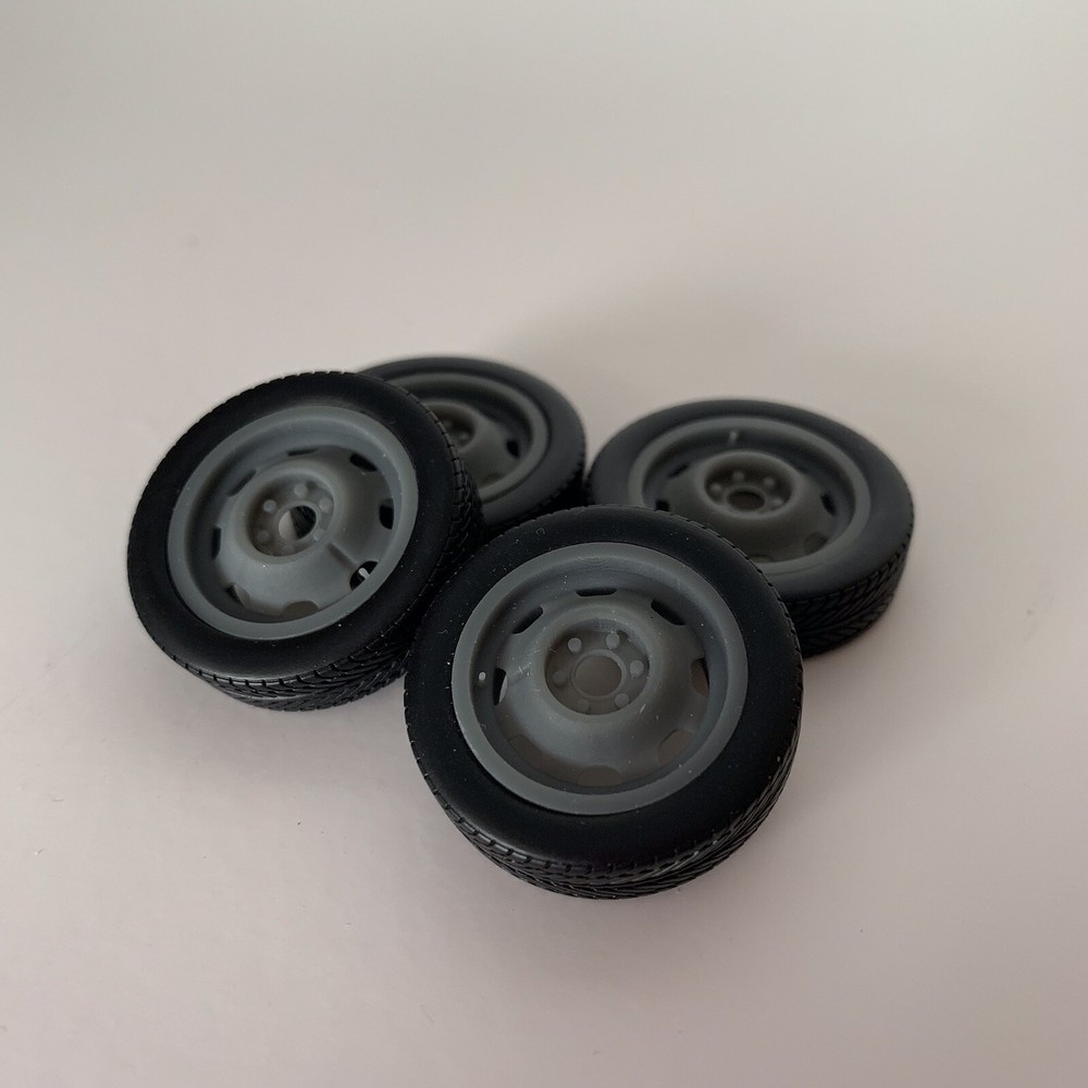 1:25 3d Printed “Divco” Style 19″ Wheel And 3D Printed Tire Set. All Same Size.