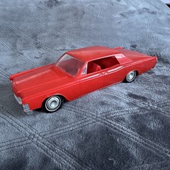AMT 1968 Lincoln Continental Red 1/25th Scale Friction Dealer Promo Car
