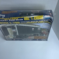 Lindberg Dodge L-700 Trailer 1/25 Scale Plastic Model Kit #73071 Lvl 3 Sealed