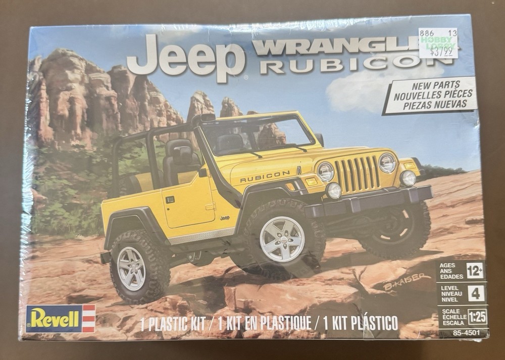 Revell 1:25 Jeep Wrangler Rubicon Plastic Model Kit 85-4501 Factory Sealed
