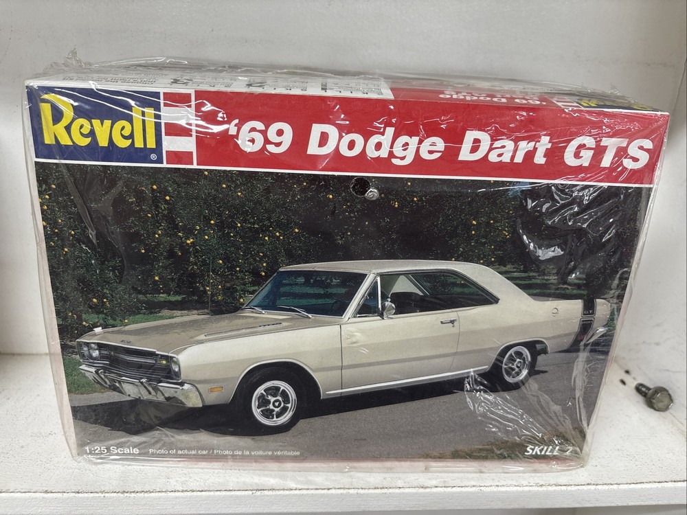 Revell 7603 1/25 Scale ’69 Dodge Dart GTS Plastic Model Kit