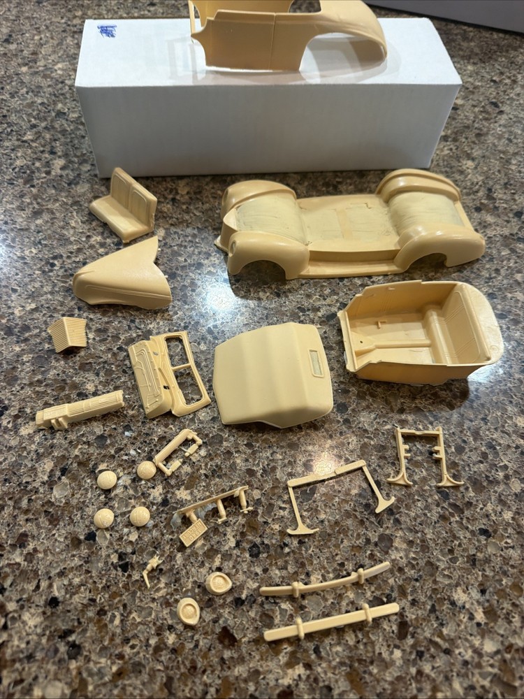 STAR MODELS RESIN 1940 MERCURY CONVERTIBLE RESIN KIT! CIRCA 2000’s! VMCP!