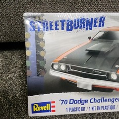 Revell 1/24 1970 Dodge Challenger 2 ‘N 1 New In Box