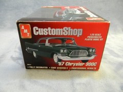 1/25 SCALE AMT 1957 CHRYSLER 300C PRE-DECORATED CUSTOM SHOP GREEN MODEL KIT #2