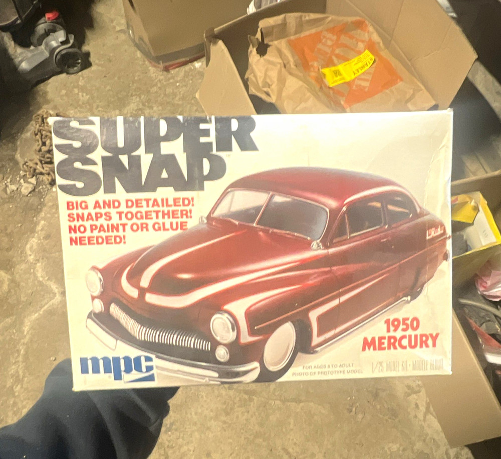 MPC Super Snap 1/25 1950 Mercury LoRider Model Kit Pre-Colored No Glue 1-3303