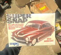 MPC Super Snap 1/25 1950 Mercury LoRider Model Kit Pre-Colored No Glue 1-3303