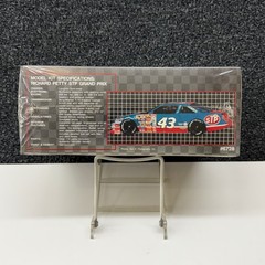 AMT ERTL Richard Petty STP Grand Prix 1/25 Model Kit NASCAR 43 Pontiac 6728 NEW