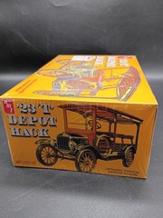 AMT 1237 Ford 1923 Model T Depot Hack 1:25 Scale Model Plastic Kit Sealed *Read