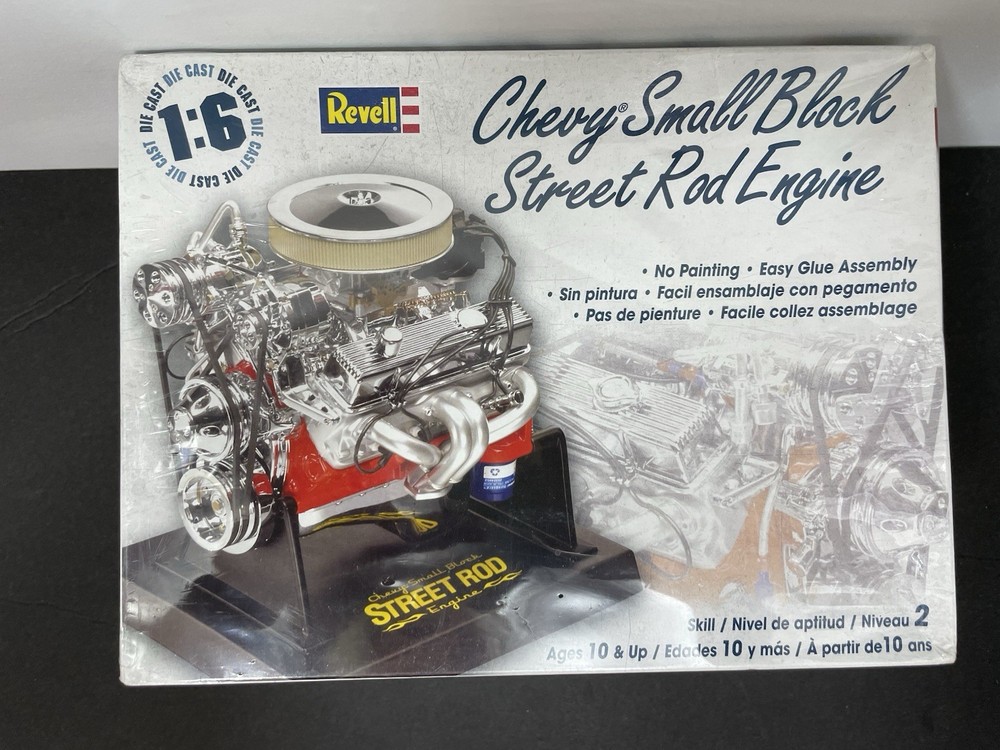 Revell Chevy Small Block Street Rod Engine Kit 1:6 Die Cast w/Display Stand New