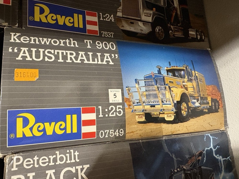 Revell Of Germany Kenworth T 900 Australia, 1/25 Truck Model Kit