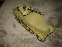 Armoured Vehicle w/Gun Well Built & Painted Excellent Condition 1/35 Built