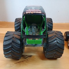 Revell Grave Digger Monster Jam Truck SnapTite Model 5″ x8″ with a Hot wheels