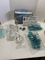 AMT 1957 Chevy Bel Air Model Car Scale 1:25 – Blue/White