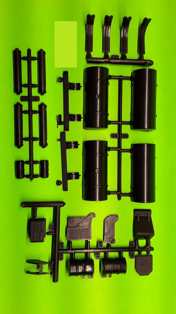 1/25 Tyrone Malone Hideout Kenworth Aerodyne Transporter Fuel Tank Battery Box
