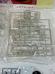 Moebius Models 1207 1/25 1956 Chrysler 300B Car Kit Skill Level 3 Model Kit-NIOB