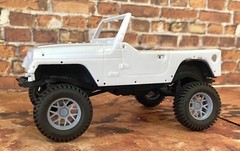 1/24 Scale: 18-Inch Fuel Tech Wheels W/ Mud Tires; Jeep, Resin 1/25