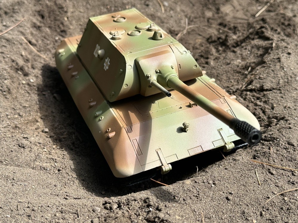1/35 BUILT GERMAN E-100 SUPER HEAVY TANK WELL BUILT READY TO DISPLAY. SALE!!!