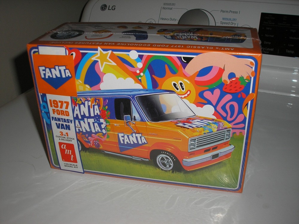 Custom Stock & Delivery 3 n 1 Sealed 1/25 AMT 1977 ’77 Ford Fanta Fantasy Van
