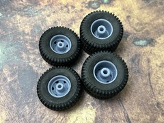 Resin 1/24 Scale: 15-inch “6-Hole” Dually Wheels W/ Commercial Truck Tires
