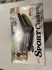 Ford 1972 Sport Custom Pickup 1:25 Moebius Hobby Model Kit Factory Sealed