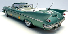 AMT 1:25 Scale 1961 Chrysler Imperial Indy 500 Pace Car Klaver Pro-Built Model