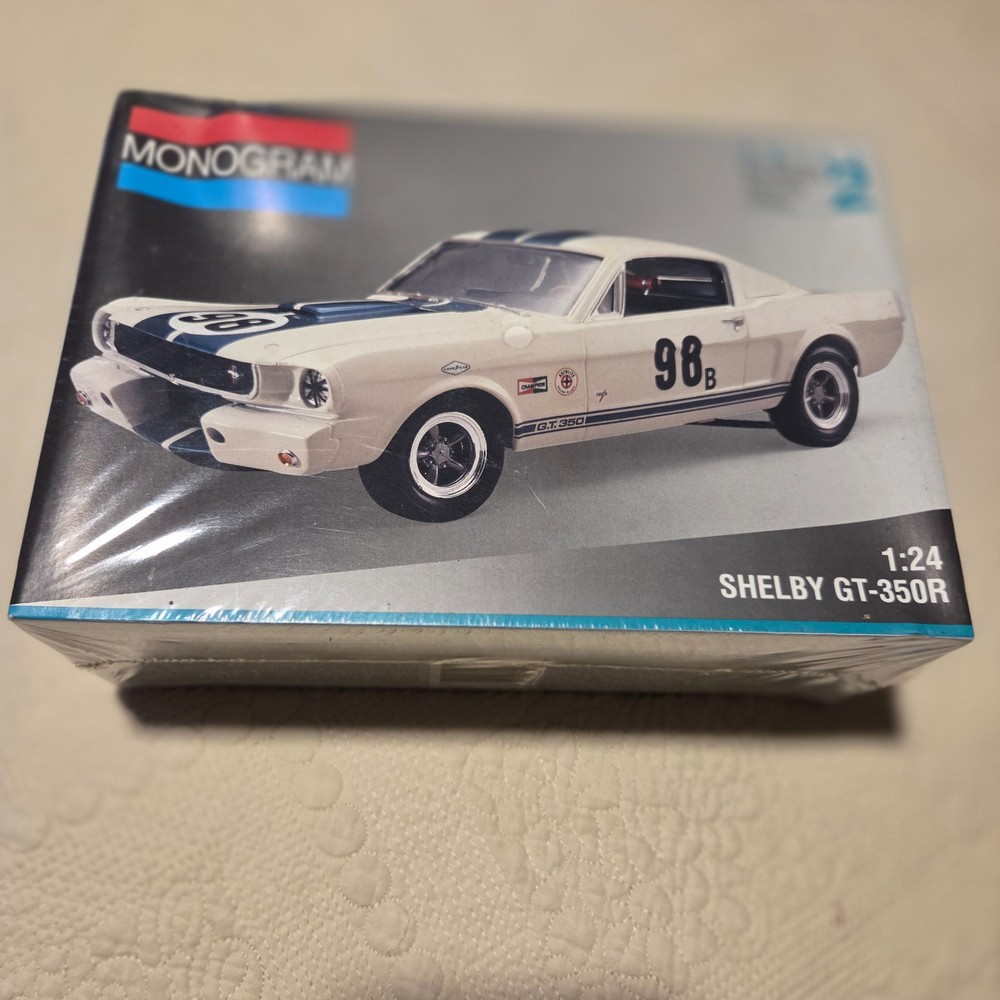 Shelby GT-350R 1:24 MONOGRAM Model Kit NEW Unbuilt 2969