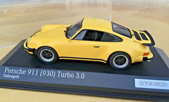 1/43 MINICHAMPS PORSCHE 911 turbo (930) yellow CA04316031 200 pcsmint,++ !