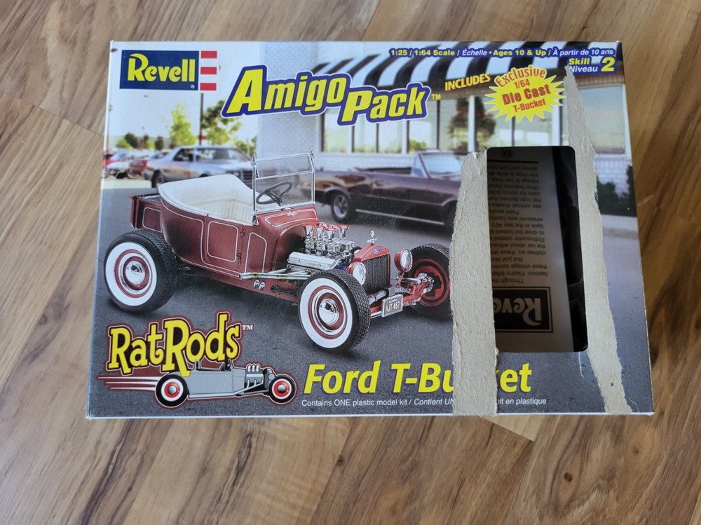 Revell Amigo Pack Ford T-Bucket Rat Rod 1:25 Scale Model Kit 85-6689