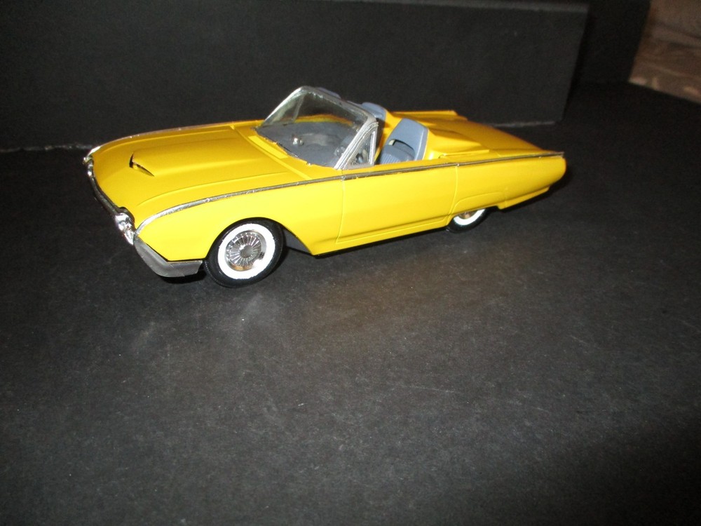Vintage/PLASTIC/SCREWBOTTOM/MODEL /1/25(1961/FORD/THUNDERBIRD/CONV)1960’s/Nice