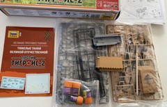 1/72 IS-2 and Tiger Tanks,Great Confrontation ZVEZDA 5200 Plastic Model Kit