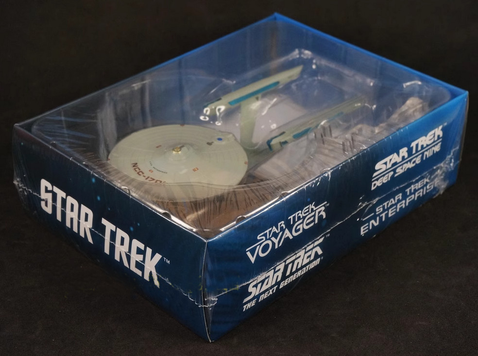 Star Trek USS Enterprise NCC-1701 Spaceship Alloy With Stand And Box