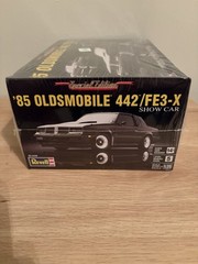 Revell 4446 ’85 Oldsmobile 442/Fe3-x Model Kit Show Car Special 1:25