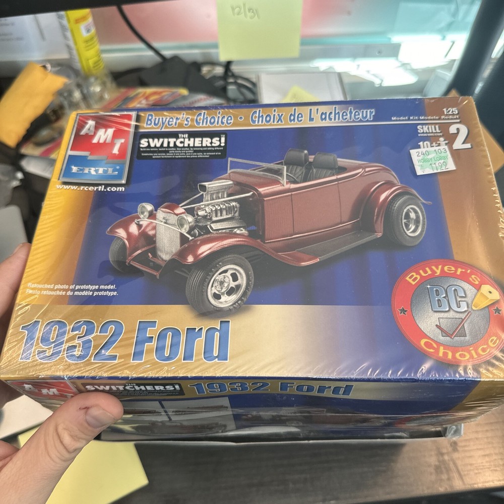 AMT 38017 1/25 Scale Buyer’s Choice 1932 Ford Plastic Model Car Kit Open Box