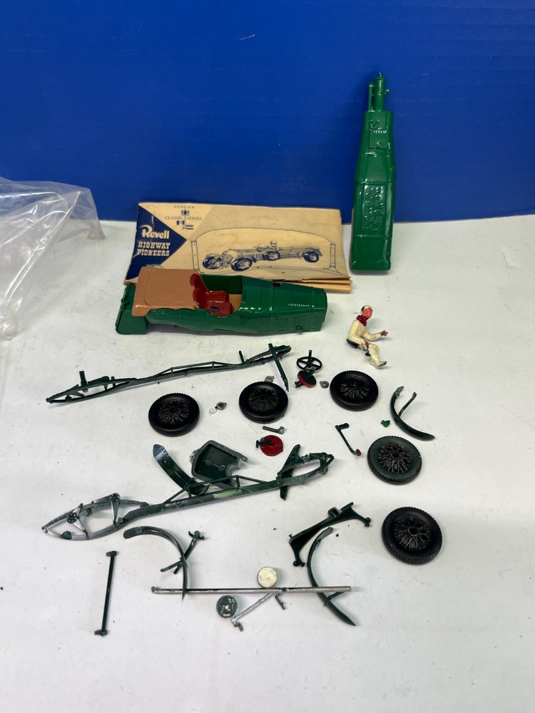1/32 REVELL HIGHWAY PIONEERS 1929 BENTLEY 4 1/2 LITRE SUPERCHARGED MODEL KIT