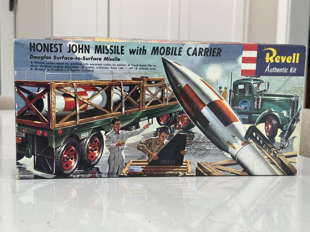 Revell H-1821:169 Honest John Missile with Mobile Carrier Box Scale