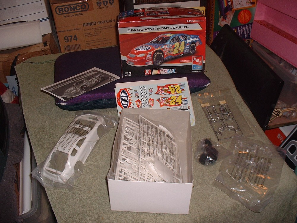 Vintage AMT/ERTL #38069A 1/25 Scale Jeff Gordon #24 Dupont Monte Carlo OPEN BOX
