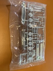 AMT 38279 1964 Mercury Marauder 1:25 Scale Model *MISSING THE BODY*