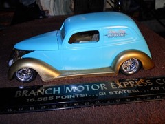 Lindberg 1:25 ’38 Custom Ford Van/Delivery Beautiful Built Old Model Car. !!