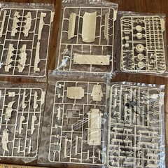 Meng Model SS-010 1/35 D9R Armored Bulldozer w/Slat Armor Model Kit