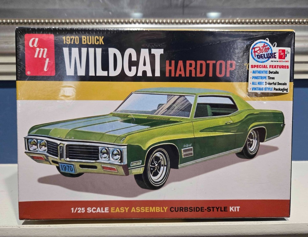 AMT 1970 Buick Wildcat Hardtop Craftsman Plus 1:25 Sealed Model Kit AMT1379
