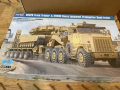 HobbyBoss 85502 M1070 Truck Tractor & M1000 HETS Semi-Trailer Model Kit 1:35