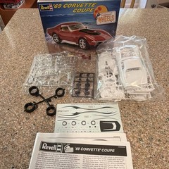 Revell ’69 Corvette Coupe 1:25 Plastic Model Kit Skill 2 #85-2866
