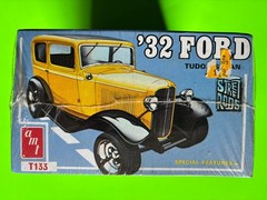 1932 FORD TUDOR SEDAN STREET ROD MODEL KIT AMT ERTL 1/25 SCALE NEW SEALED LOOK!!