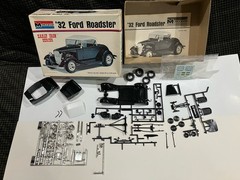 Monogram ‘32 Ford Roadster 1:24 Scale Model Kit 8280-0270